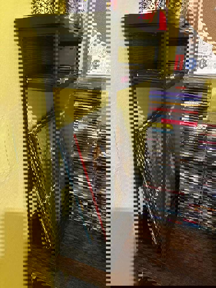 896580