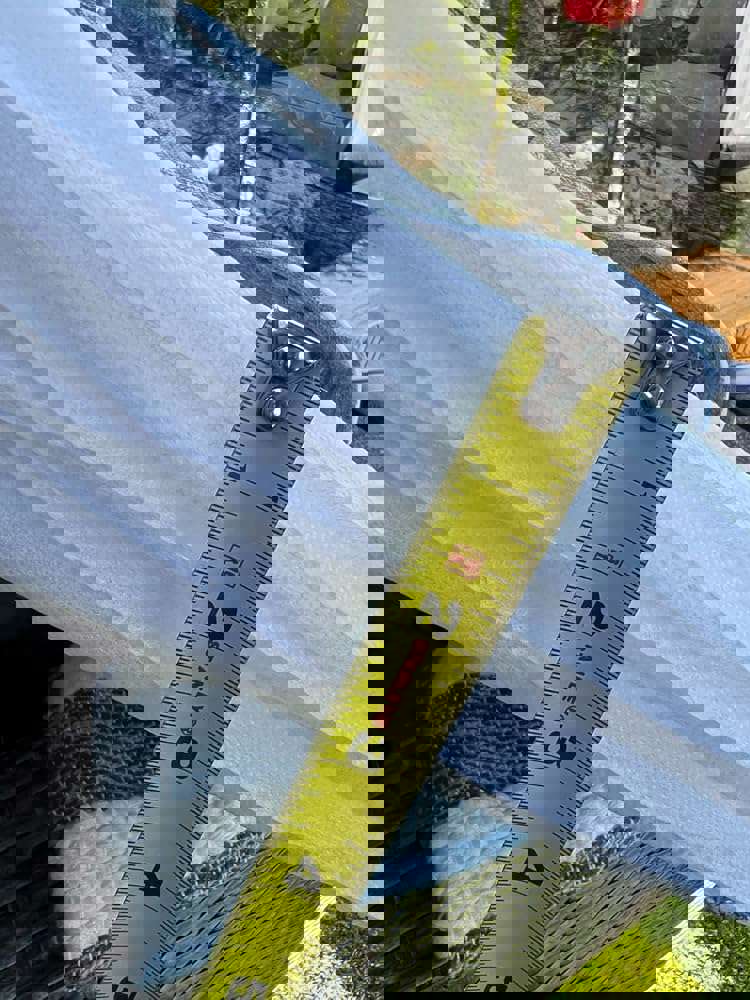898997