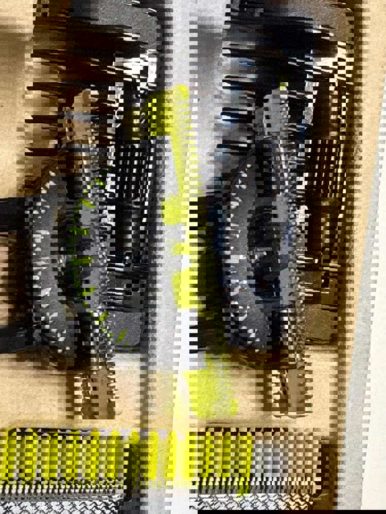 888750