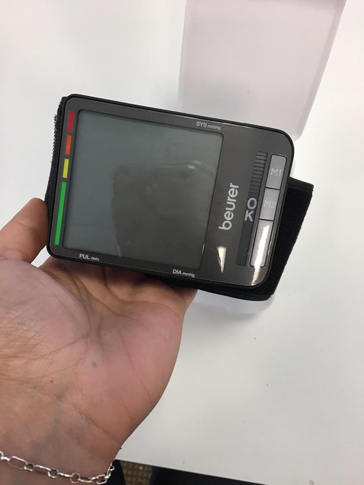888332