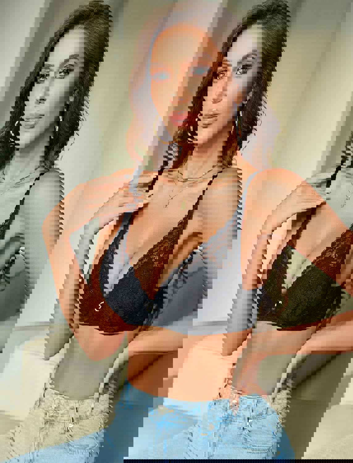 896543