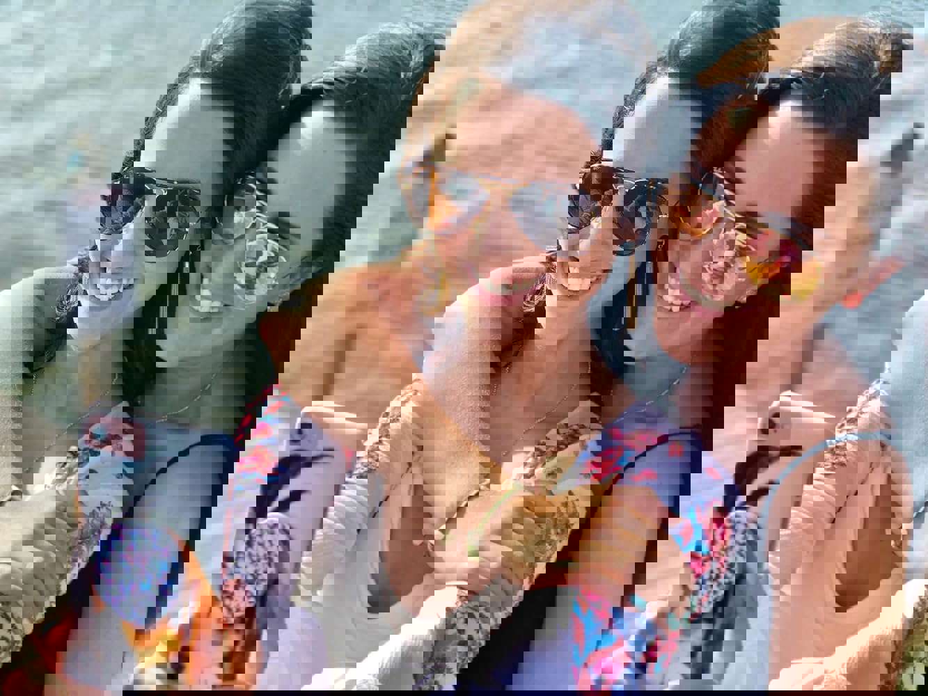 889024