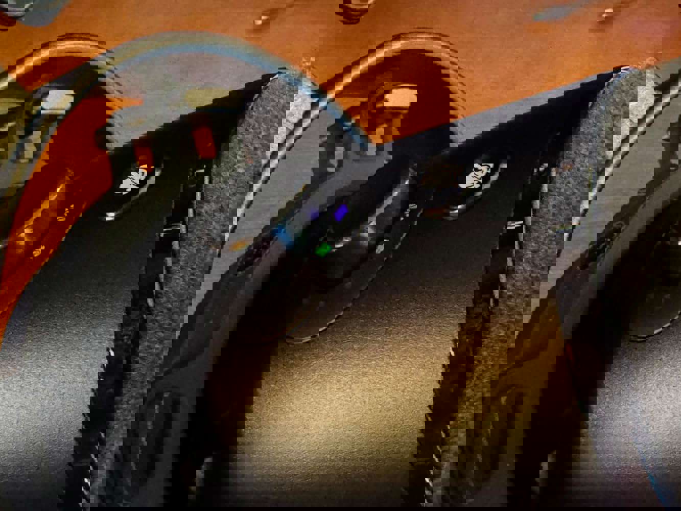 888978