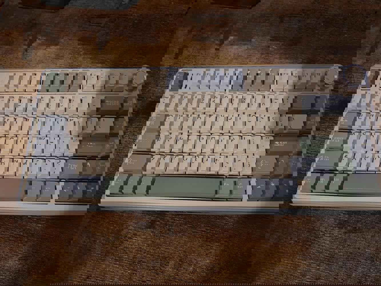 888608