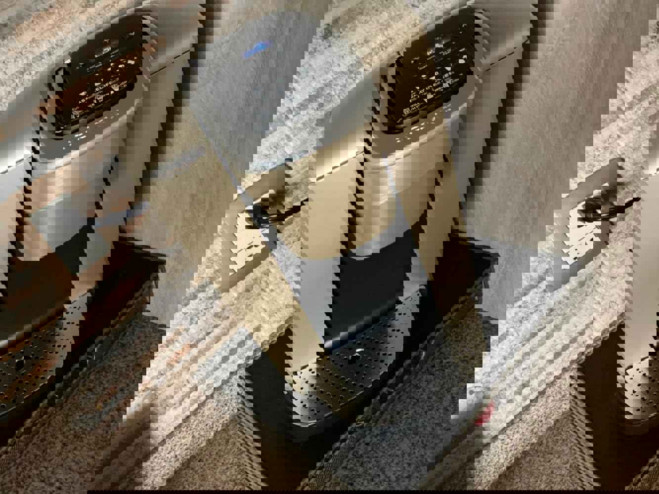 896134