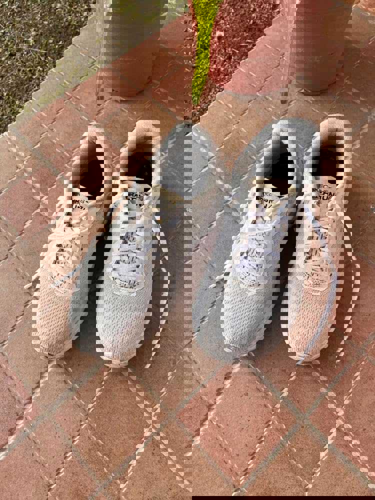 888747