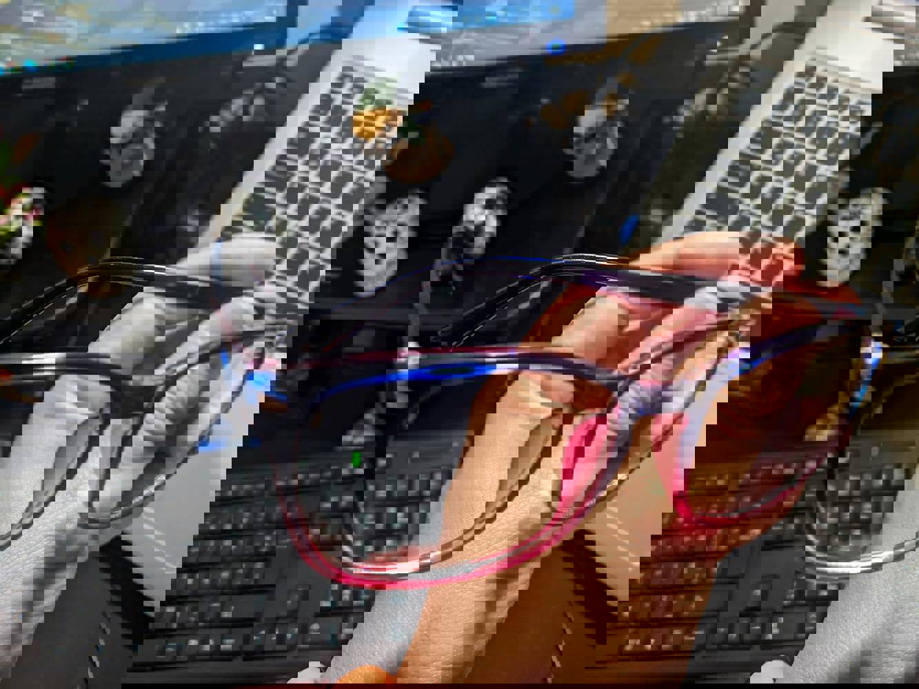 889077