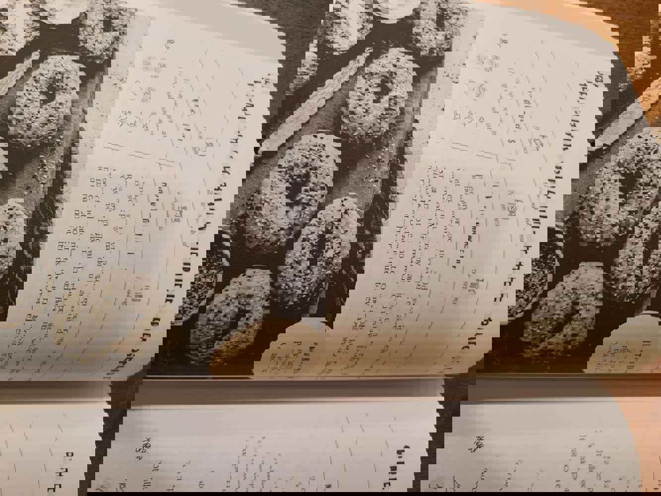 897568