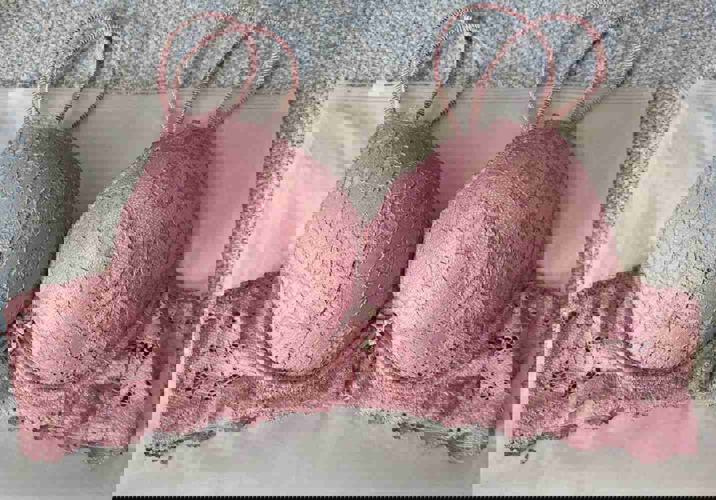 911944