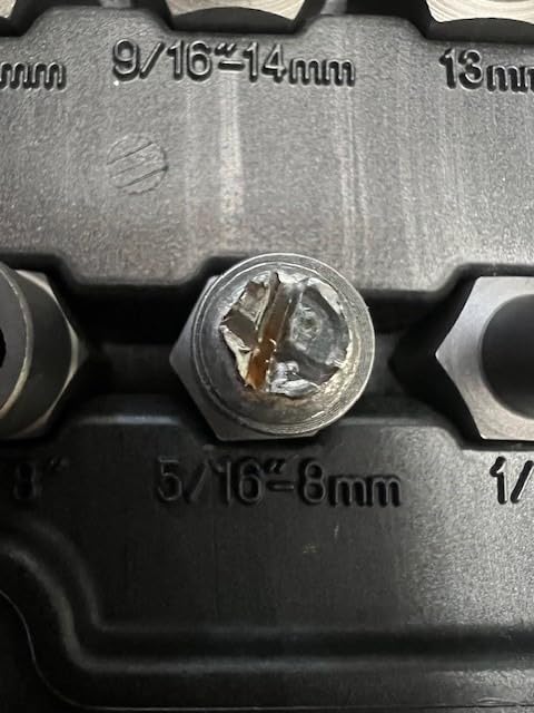 915620