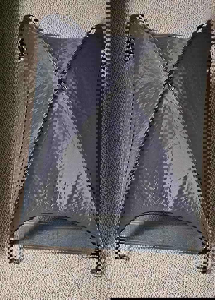 913077