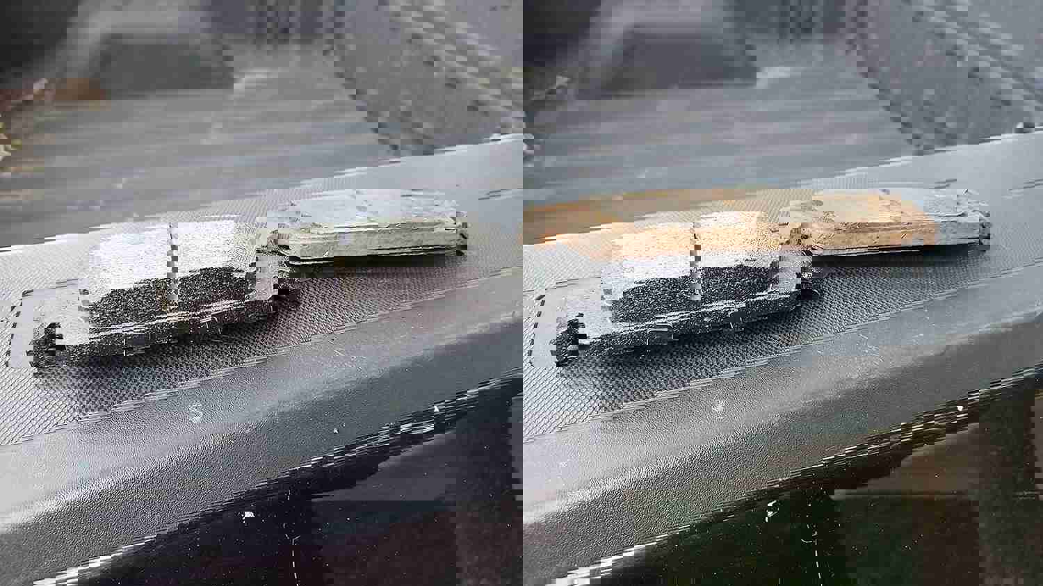915612