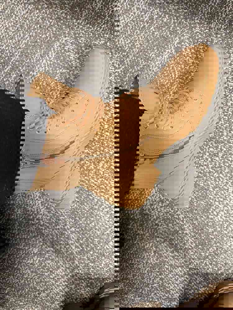 902590