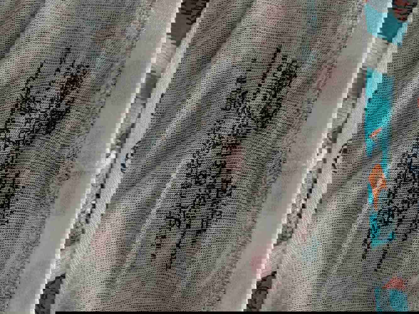 912864