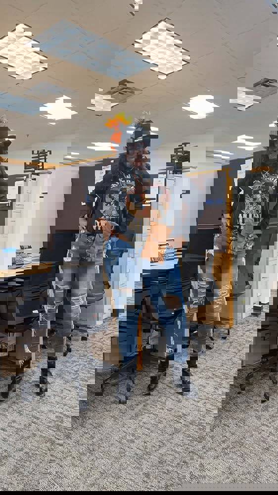 905706