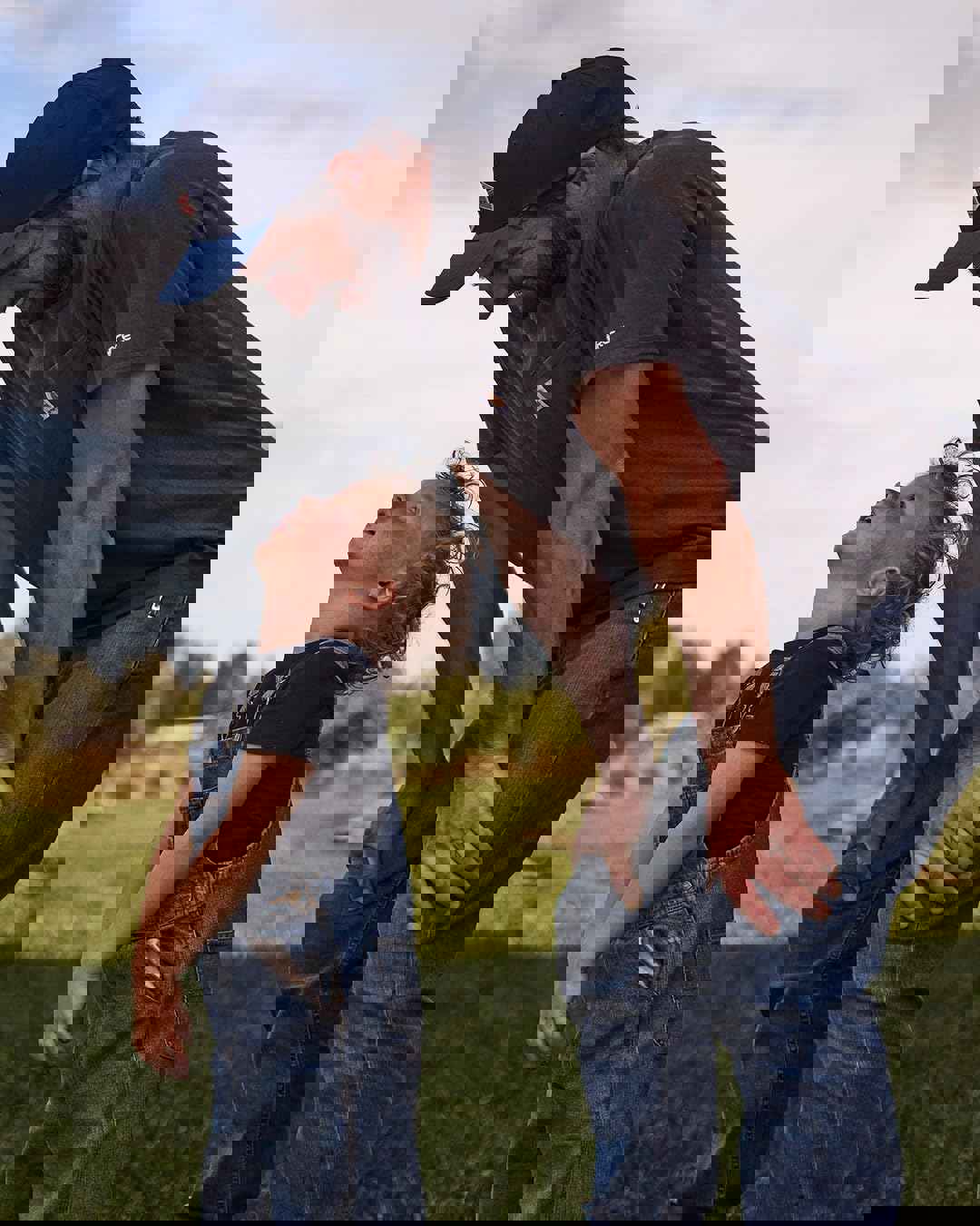 903736