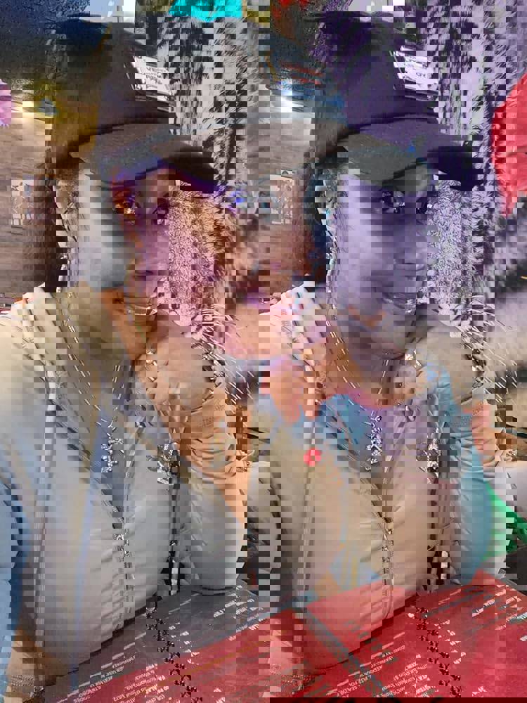 915641
