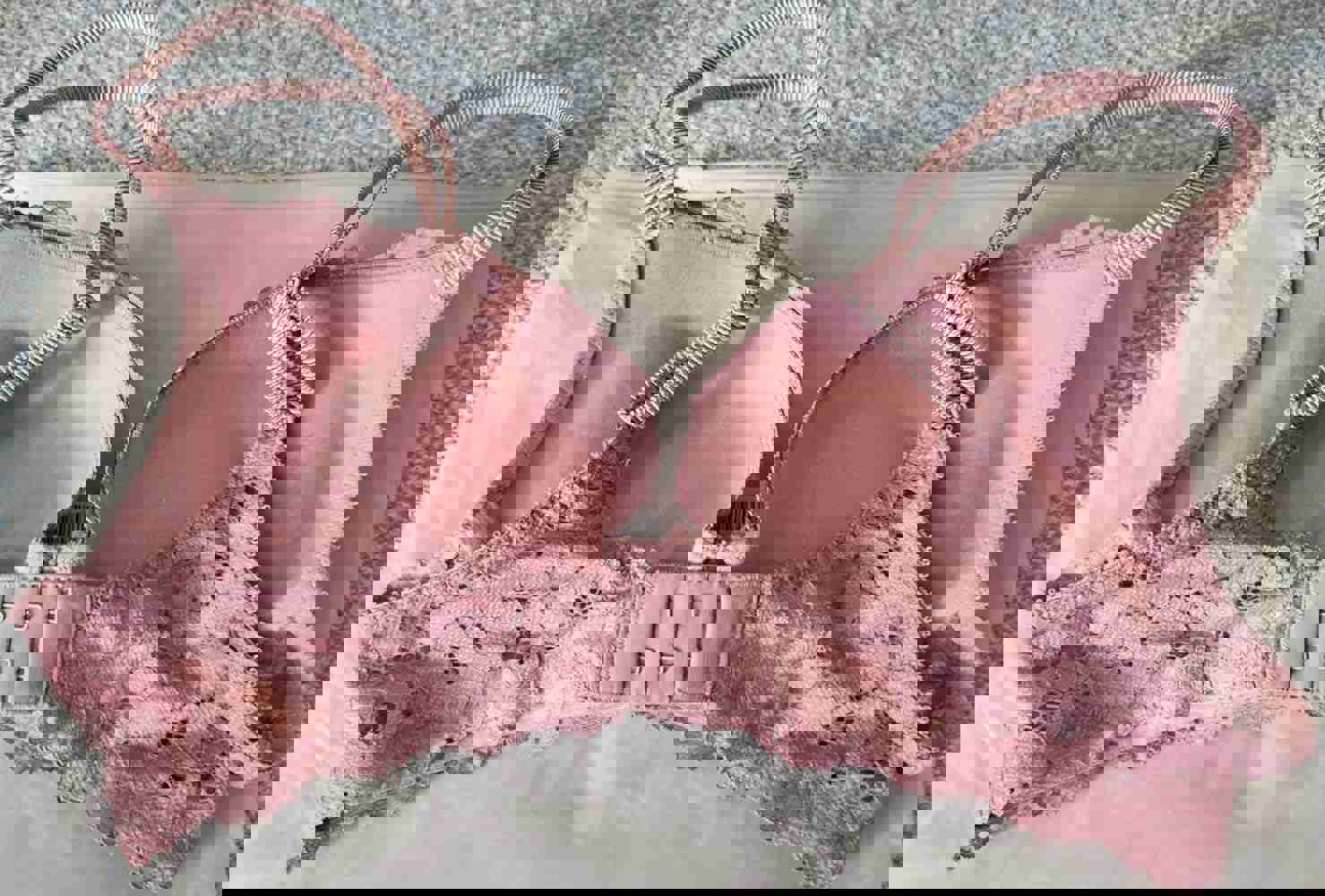 911945