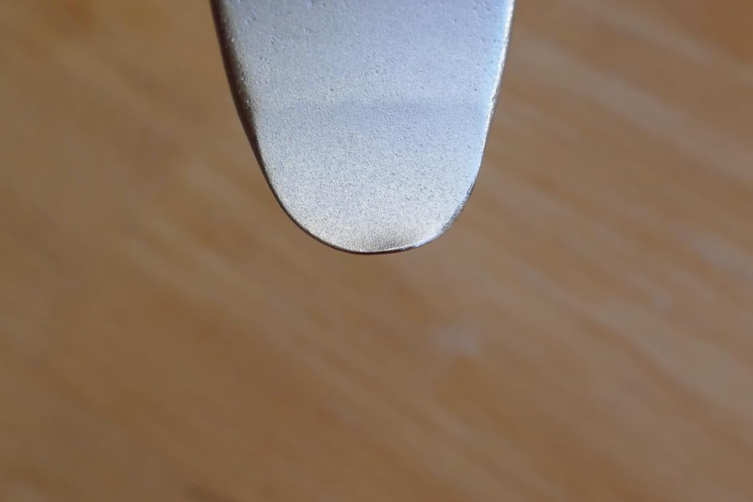 912784