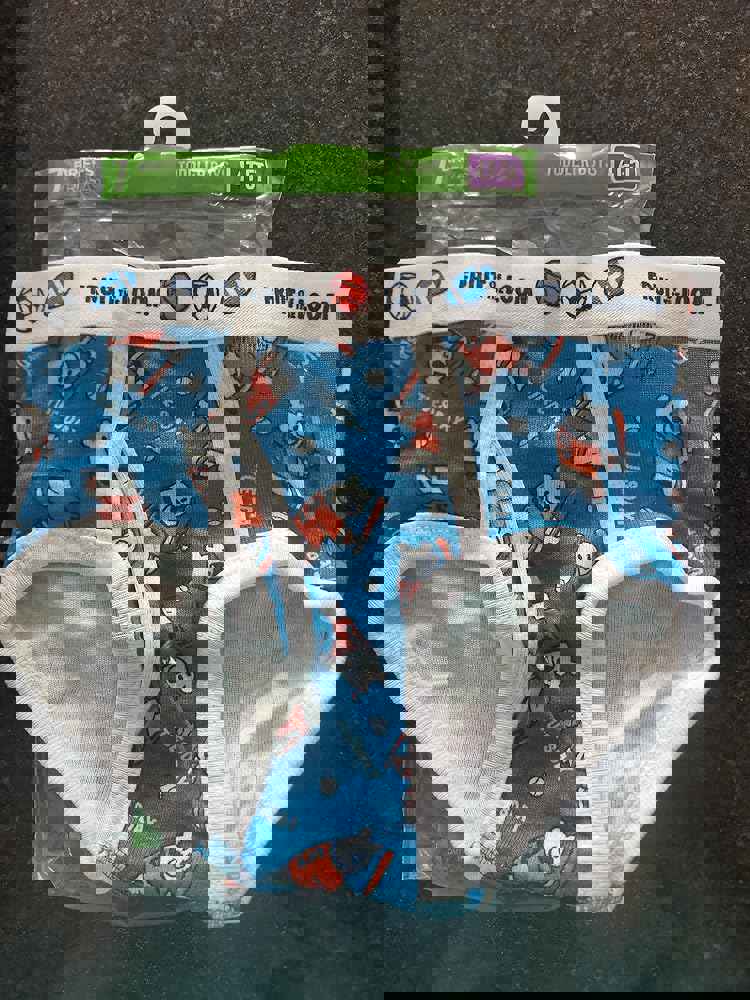 912863