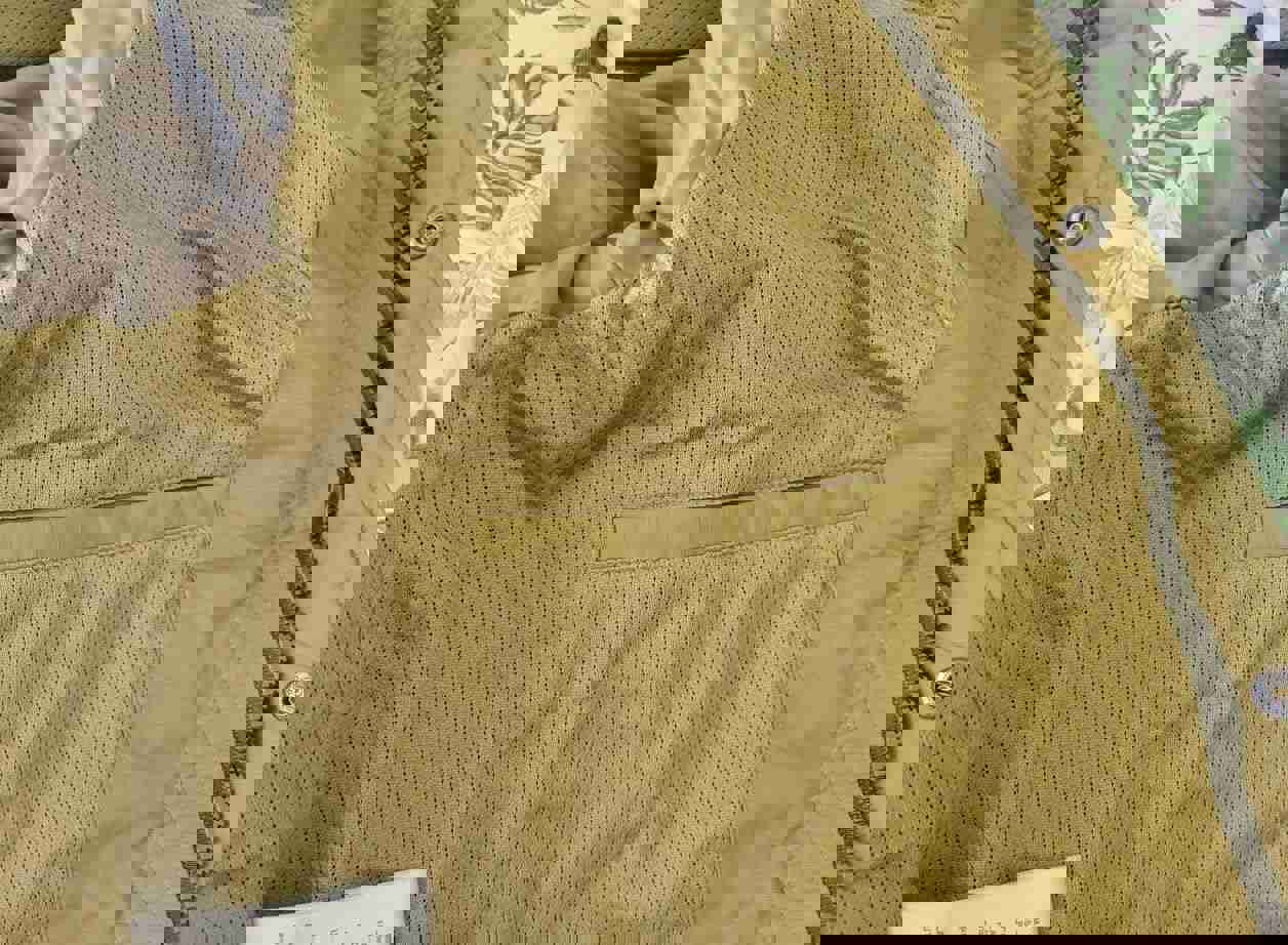 915819