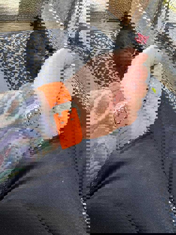 912216