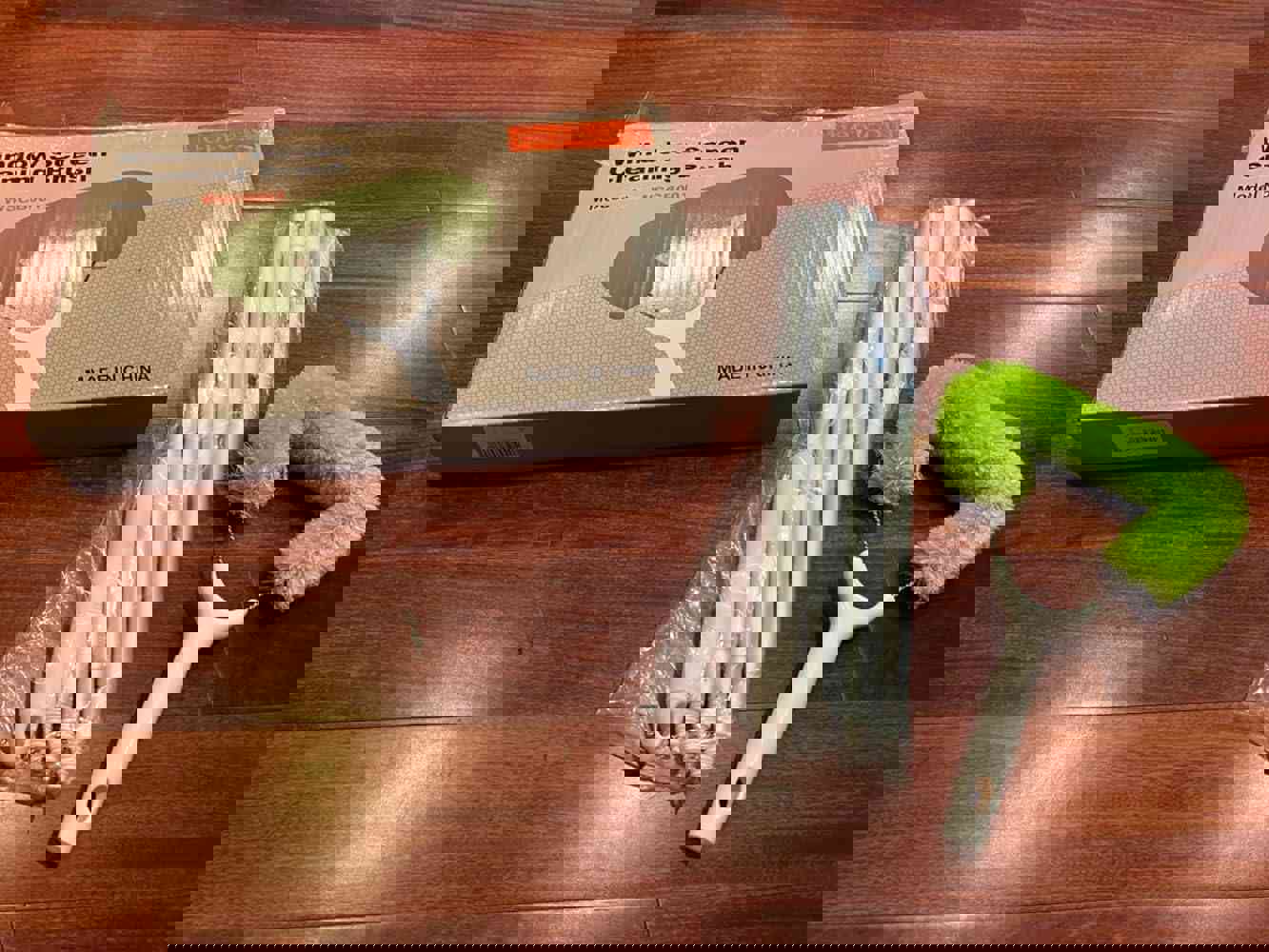 903744
