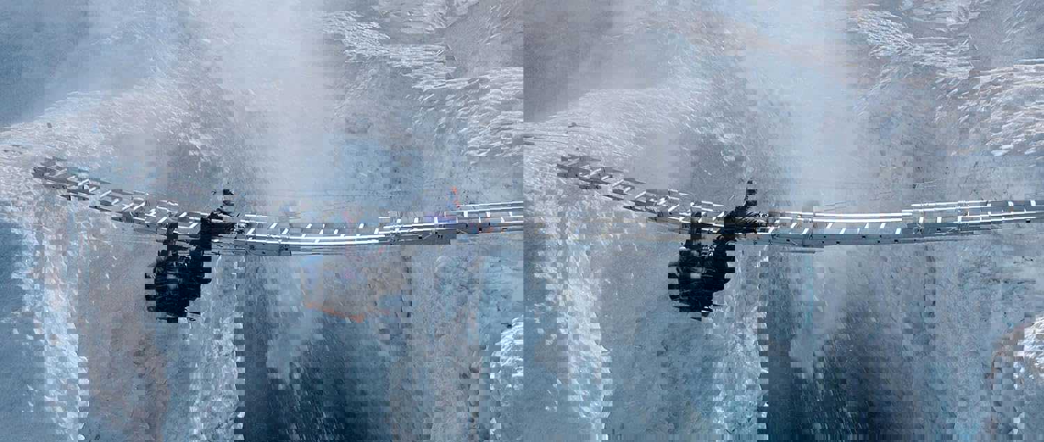 915504