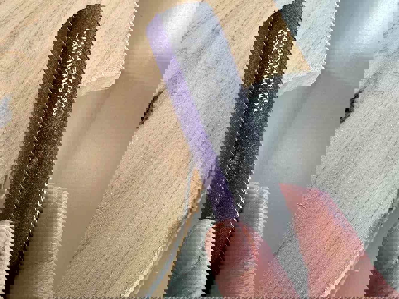 911940