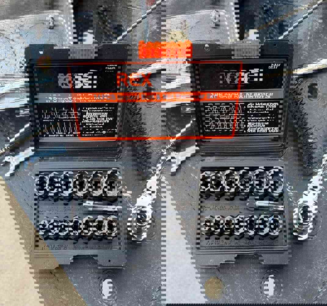915615