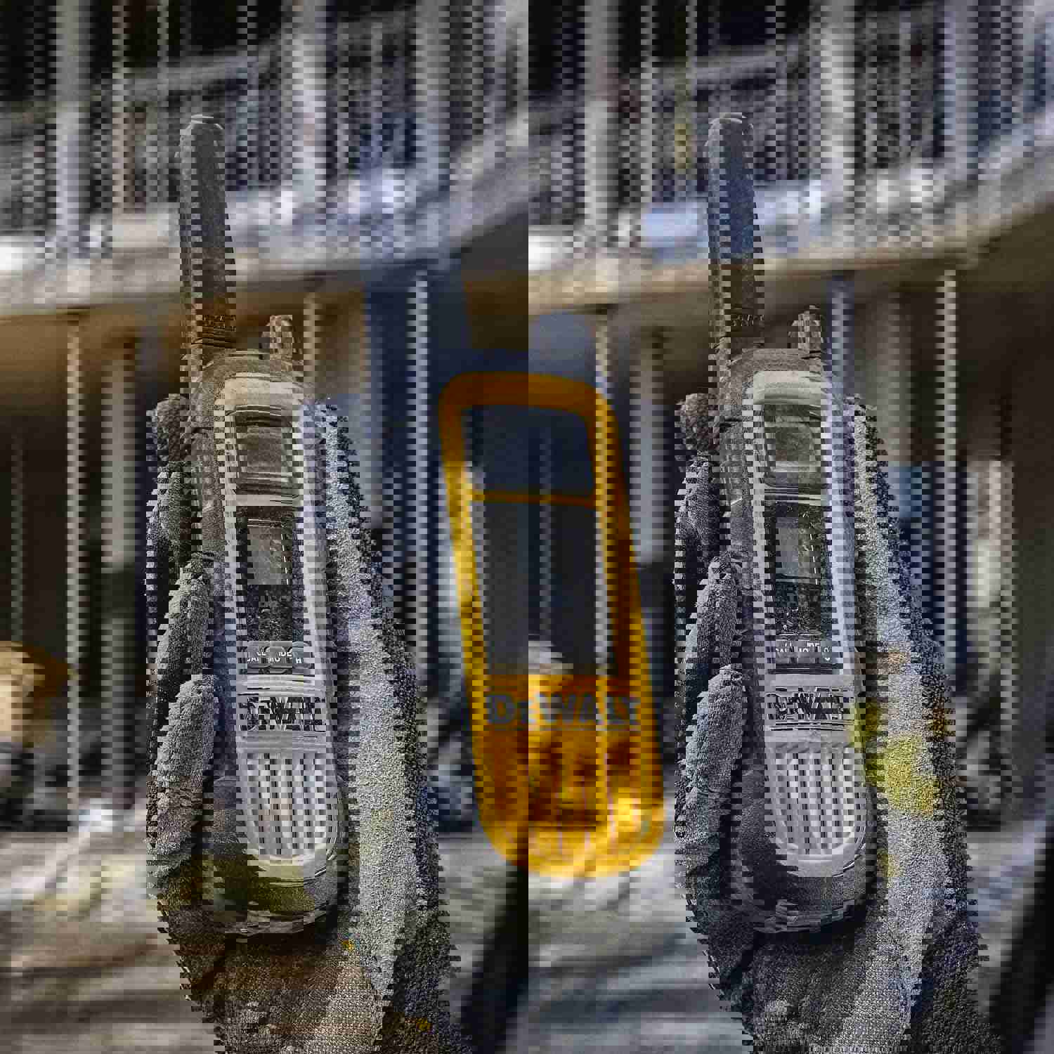 915398