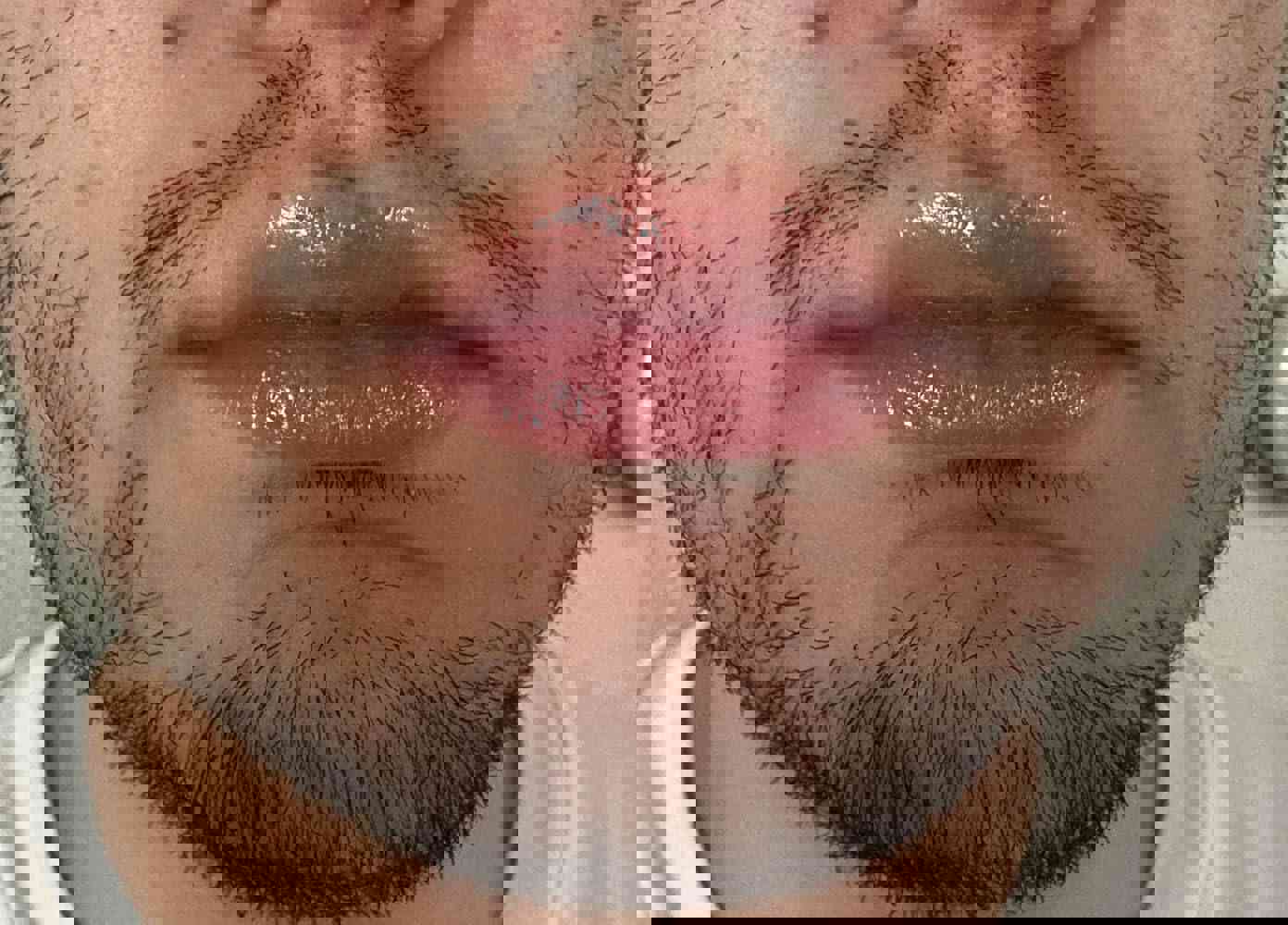 918497