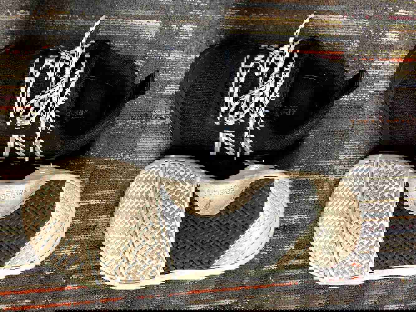 918477