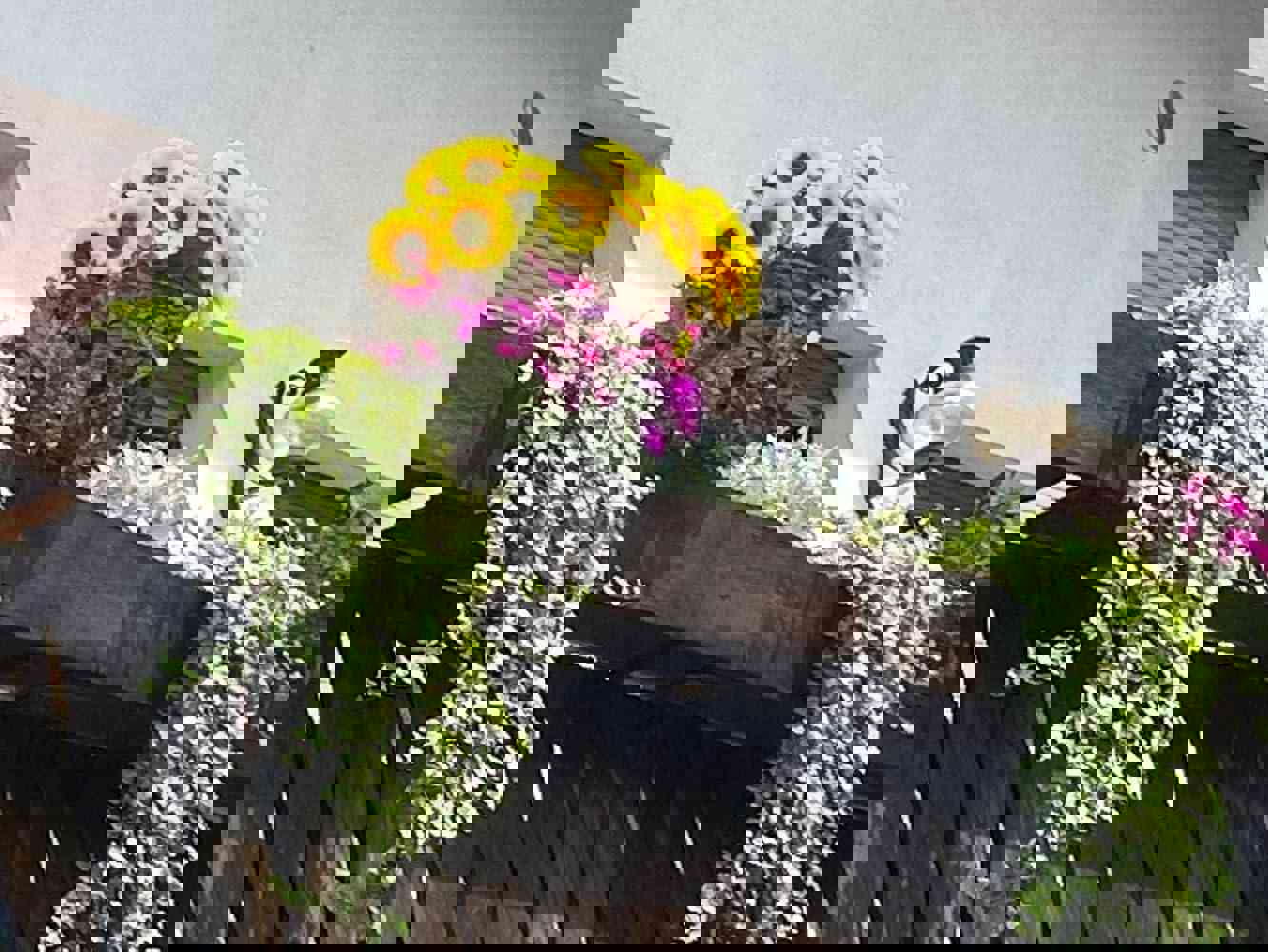 932908