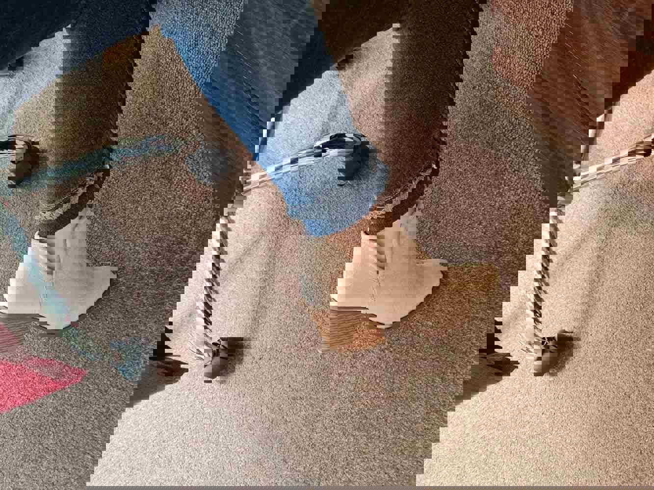 918299