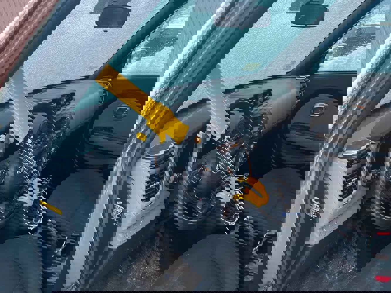 932953