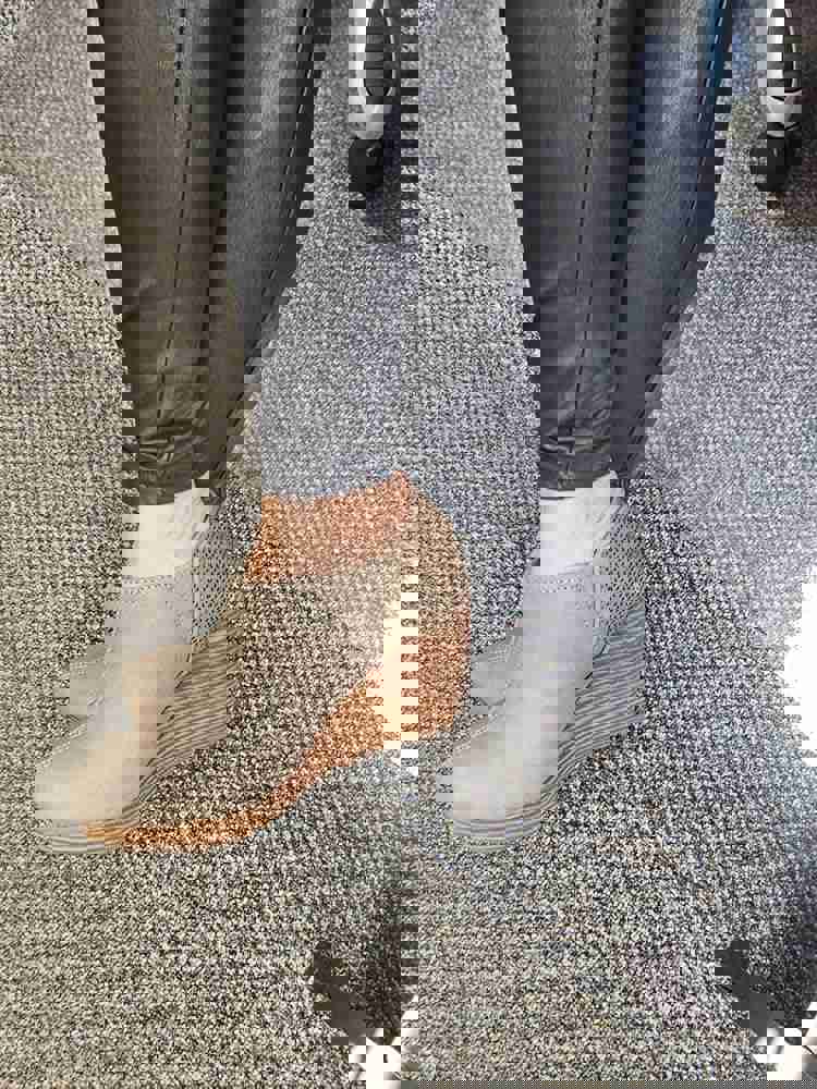 932957