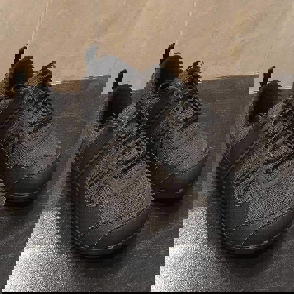 918485