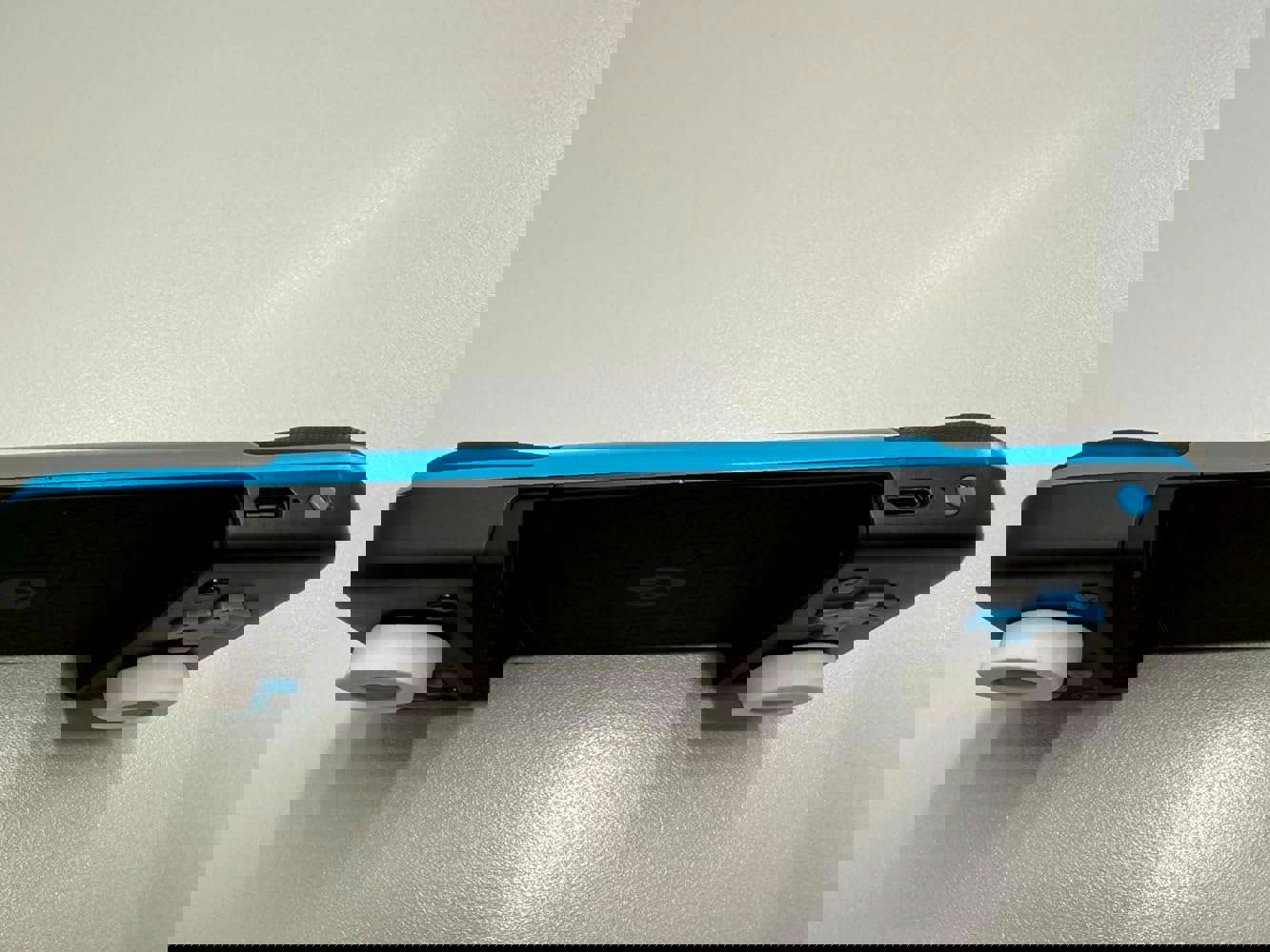 932618
