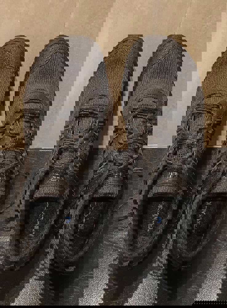 918483