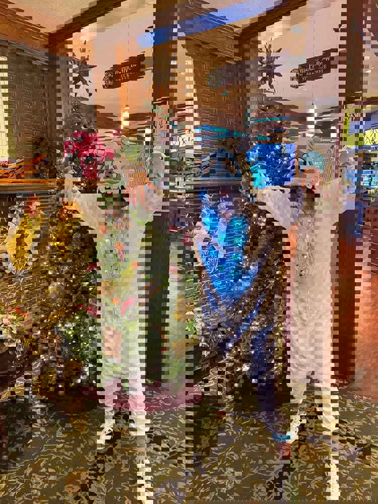 928081
