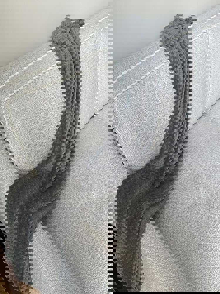 931747