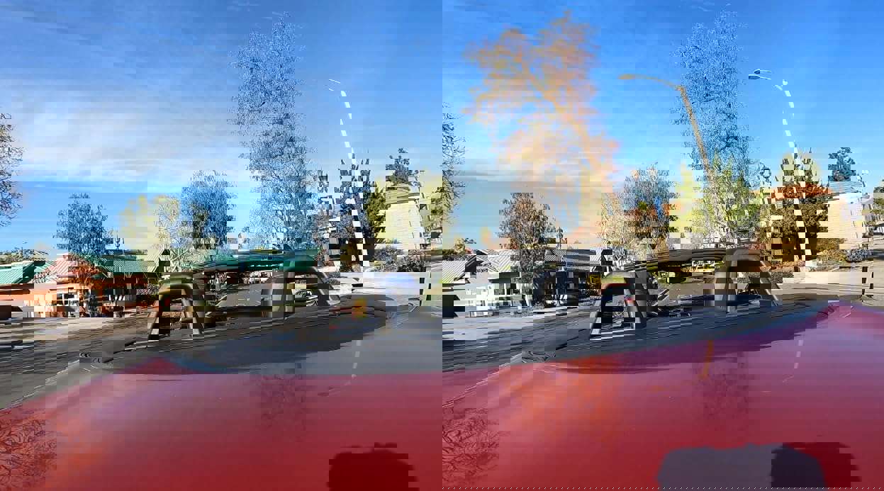 930986