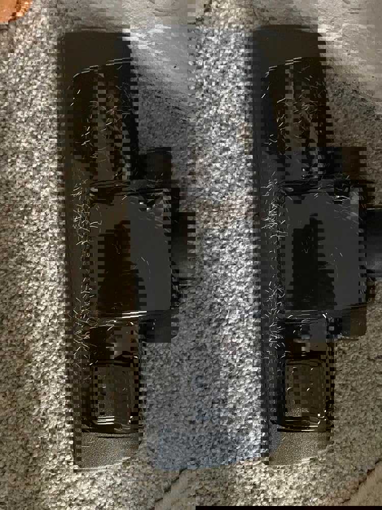 916923