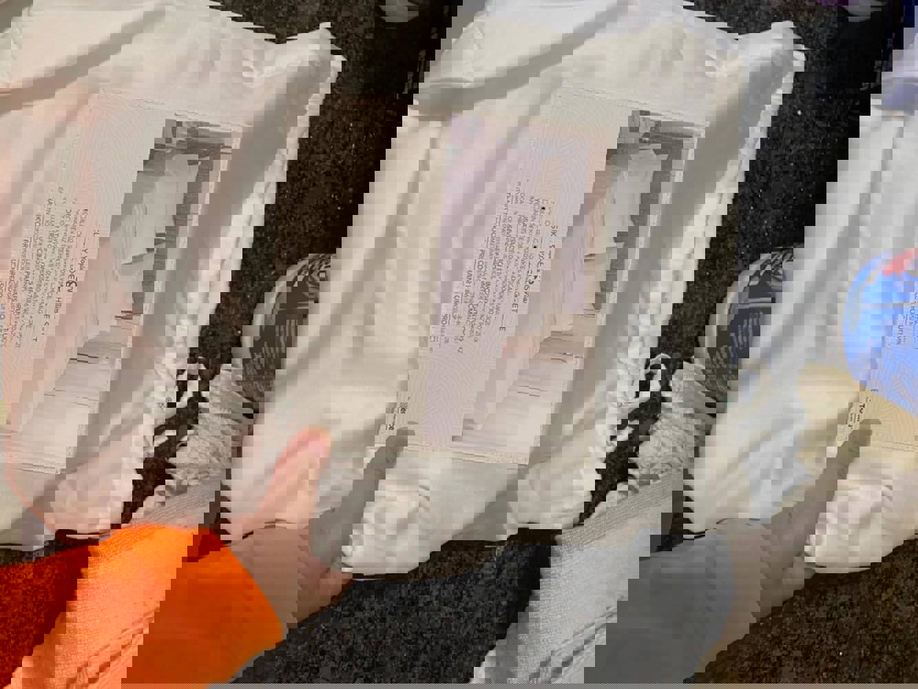 930977