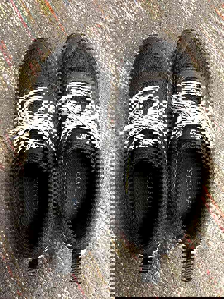 918475
