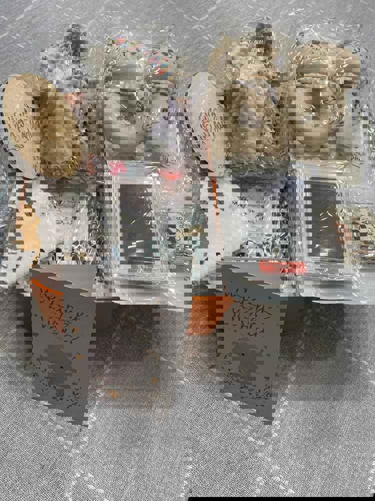 918887