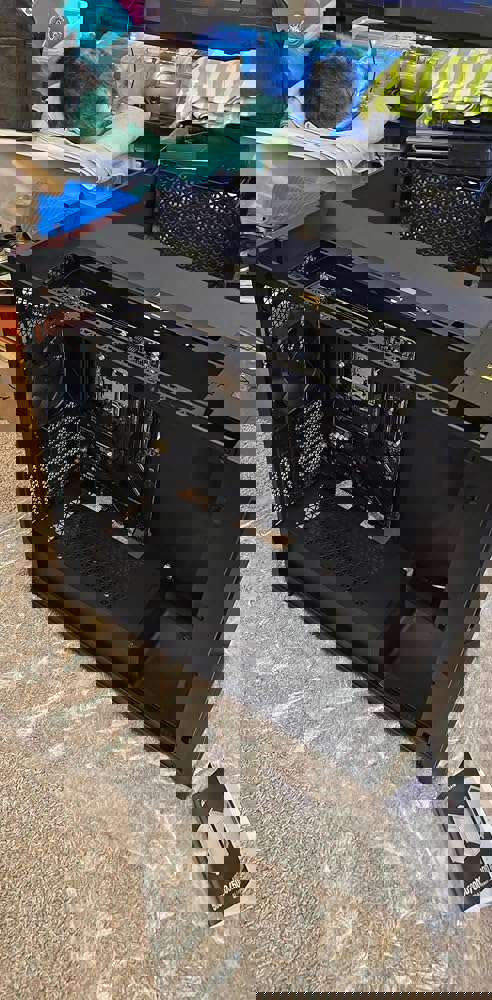 932543