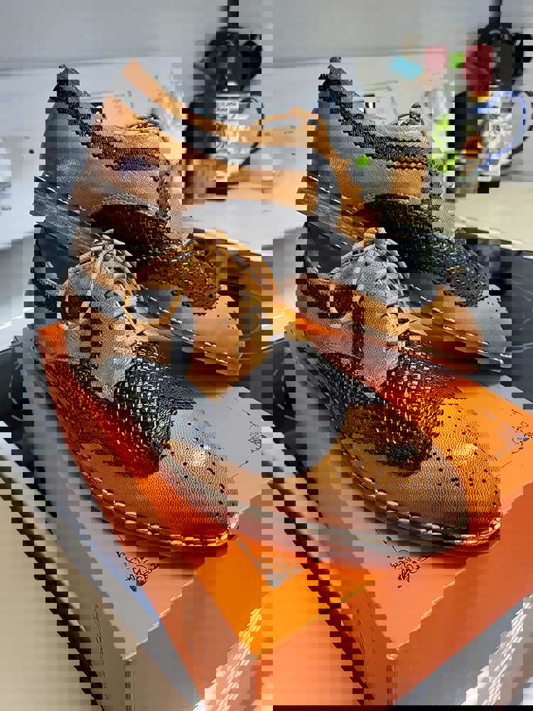 918234