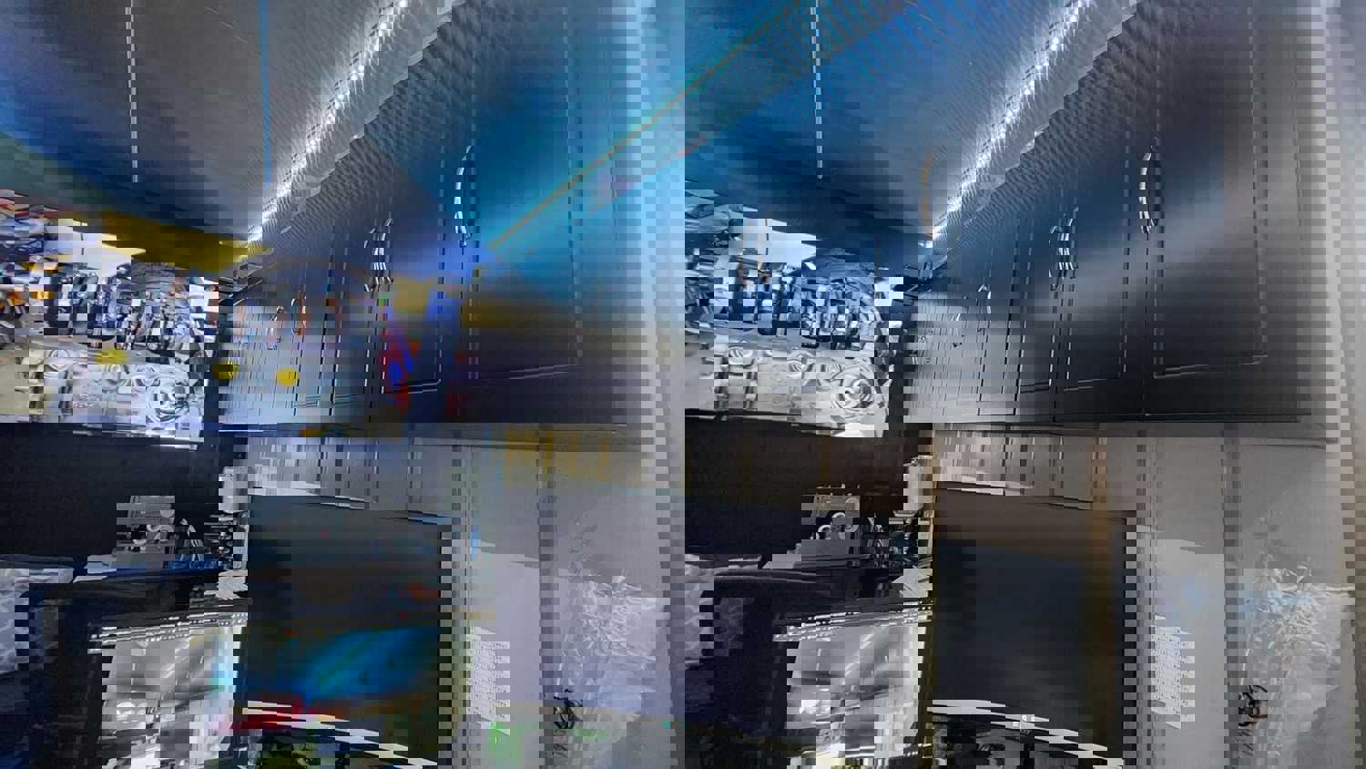 933198